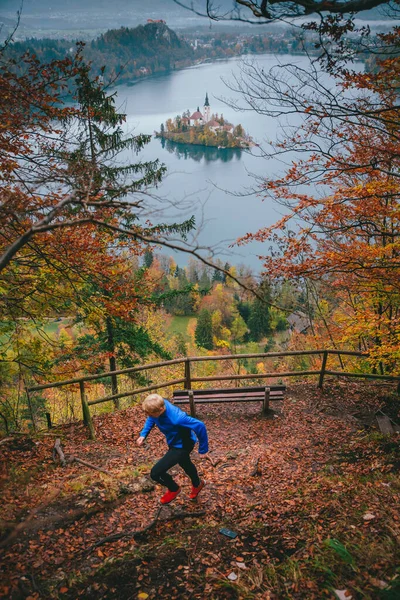Atleet Hardlopen Forest Bled Slovenië — Stockfoto