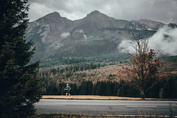 Mañana Correr Otoño Montañas Paisaje Alpes Segundo Plano Italia — Foto de Stock