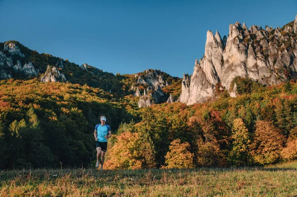 Los Atletas Entrenan Luz Naranja Cálida Del Amanecer Corriendo Hermosa — Foto de Stock