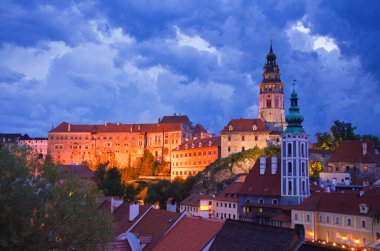Çek Cumhuriyeti 'nin eski Cesky Krumlov kasabası üzerindeki hava manzarası