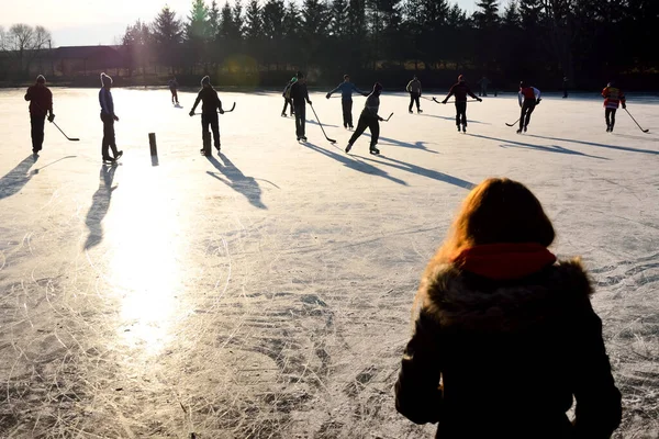 Hockey Ghiaccio Sul Ghiaccio Naturale Villaggio Rurale Foto Sport — Foto Stock