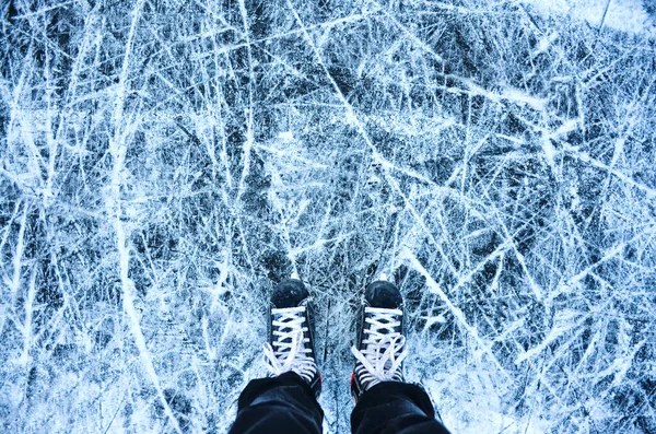 冰上有冰鞋的曲棍球背景和蒙太奇的空间 — 图库照片