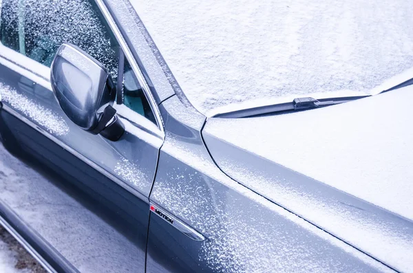 Frusen Snö Bilen Kall Vintermorgon Närbild Fönstret Täckt Snö — Stockfoto