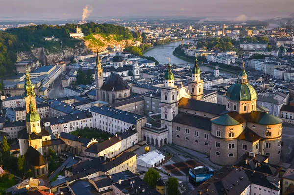 Hermosa Vista Del Horizonte Salzburgo Con Festung Hohensalzburg Río Salzach — Foto de Stock