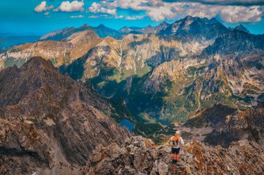 Rysy 'den görüntü, High Tatras dağlarındaki tepe