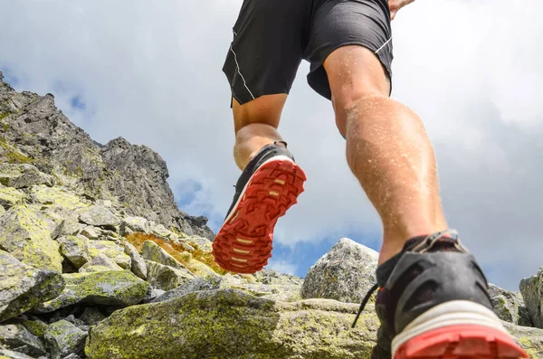 Ноги Туриста Горах Активное Фото — стоковое фото