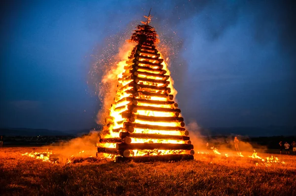 Grande Incendio Notte Estate Fotografia Con Spazio Copia — Foto Stock