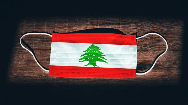Libano Bandiera Nazionale Medico Chirurgico Maschera Protezione Sfondo Nero Legno — Foto Stock