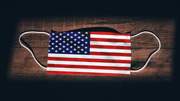 Amerika Birleşik Devletleri Ulusal Bayrağı Siyah Ahşap Arka Planda Tıbbi — Stok fotoğraf