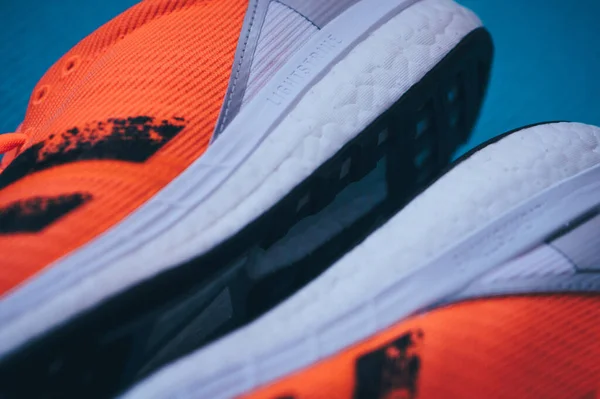 Bratislava Slowakije April 2020 Hardloopschoenen Versie 2020 Oranje Signal Coral — Stockfoto