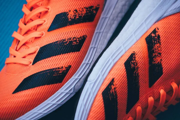 Bratislava Slowakije April 2020 Hardloopschoenen Versie 2020 Oranje Signal Coral — Stockfoto