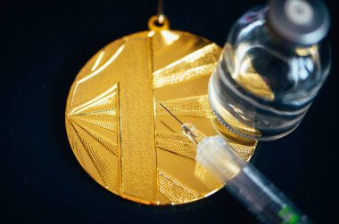 Altın Madalya, şırınga ve iğne için ilaç şişesi. Sporda doping, siyah düzenleme alanı