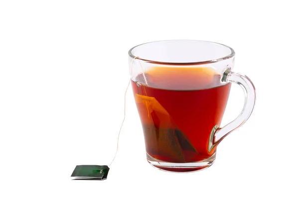 Tek kullanımlık çay poşeti ve beyaz izole bir arka plan.