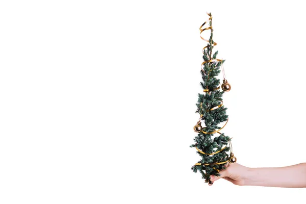 Eine Hand Hält Einen Kleinen Geschmückten Weihnachtsbaum Auf Weißem Hintergrund — Stockfoto