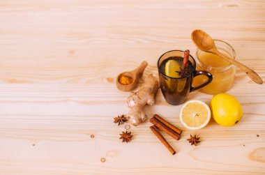 Limonlu sıcak su, bal, zencefil, tarçın ve anason..