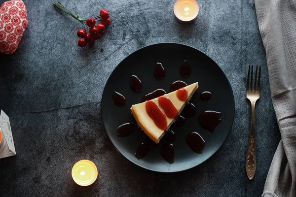 Cheesecake Farfurie Sos Căpșuni — Fotografie, imagine de stoc