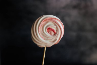 Çubukta krema. Lezzetli çıtır kraker