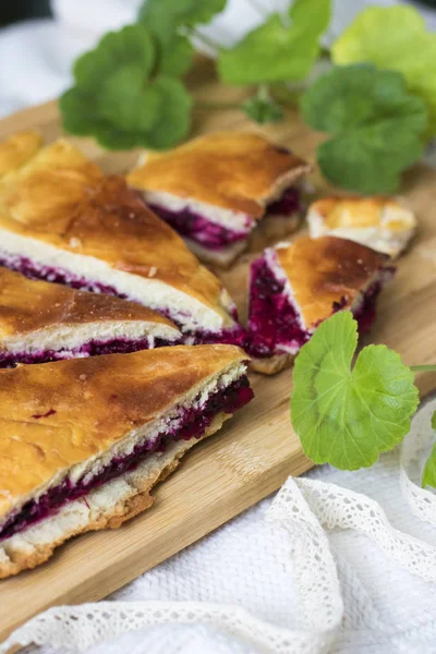 reçel ve Sardunya ile pasta. ev yapımı ekmek