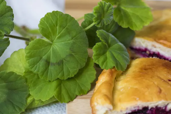 reçel ile sardunya ve pasta yaprakları. Sardunya yaprakları yakın