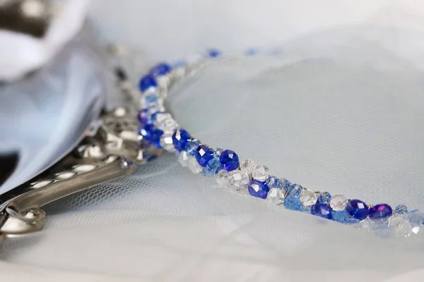 cam boncuk dekorasyon gelin. Gelinin saç modeli için çerçeve