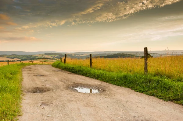 Toprak yol Hills, ikindi