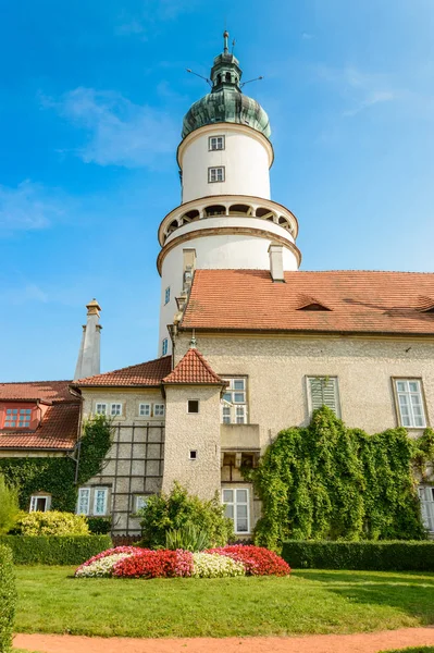 Zamek w Nowym Mieście nad rzeką Metuje, letni słoneczny dzień. — Zdjęcie stockowe