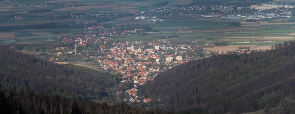 Sowie Mountains, panorama from the viewpoint to the mountain valley with the city of Pieszyce at the foot. — Stock Photo, Image