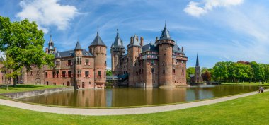Utrecht, Neo-Gotik binasındaki büyük ve iyi korunmuş De Haar Kalesi..