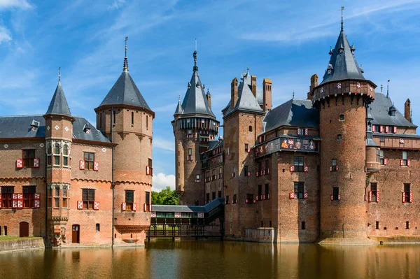 Det stora, välbevarade slottet De Haar i Utrecht, nygotisk byggnad. — Stockfoto