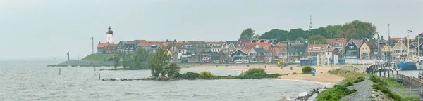 Panorama af havnebyen Urk, udsigt fra bølgebryder, fyrtårn . - Stock-foto