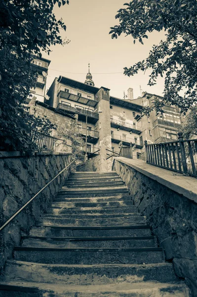 Bystrzyca Klodzka, viejas escaleras que conducen a pisos en la ciudad . —  Fotos de Stock