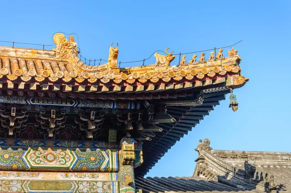 Telhados Ricamente Decorados Casas Chinesas Pequenos Detalhes Coloridos Com Figuras — Fotografia de Stock