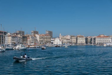 Marsilya 'nın eski limanından tekneyle çıkış.