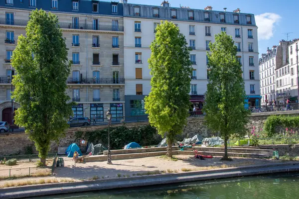 パリとフランスのセーヌ川の銀行の発見 — ストック写真
