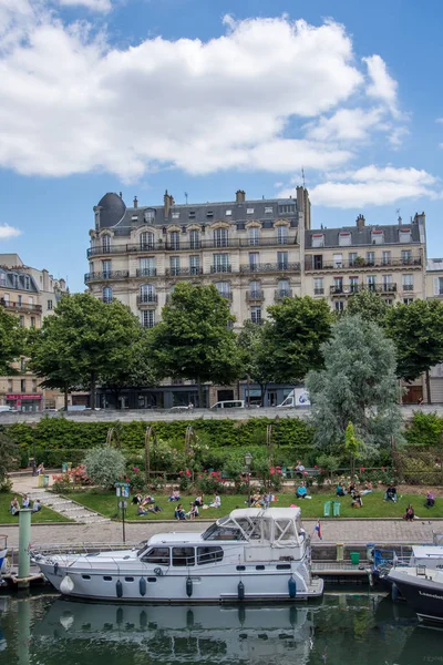 パリとフランスのセーヌ川の銀行の発見 — ストック写真