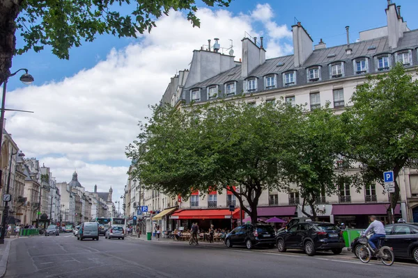 パリとフランスのセーヌ川の銀行の発見 — ストック写真