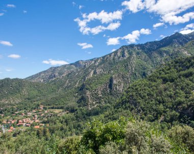 Doğu Pyrenes 'in keşfi yaz aylarında, hala vahşi bölgede