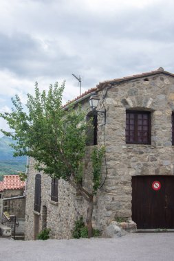 Doğu Pyrenes 'in keşfi yaz aylarında, hala vahşi bölgede