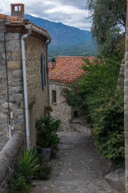 Doğu Pyrenes 'in keşfi yaz aylarında, hala vahşi bölgede