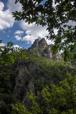 Doğu Pyrenes 'in keşfi yaz aylarında, hala vahşi bölgede