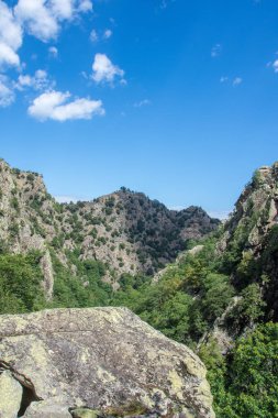 Doğu Pyrenes 'in keşfi yaz aylarında, hala vahşi bölgede