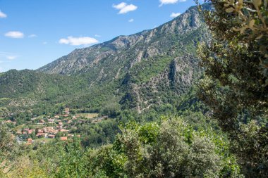 Doğu Pyrenes 'in keşfi yaz aylarında, hala vahşi bölgede