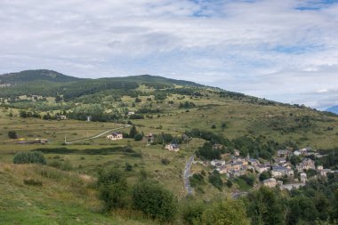 Doğu Pyrenes 'in keşfi yaz aylarında, hala vahşi bölgede