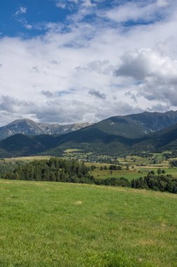 Doğu Pyrenes 'in keşfi yaz aylarında, hala vahşi bölgede