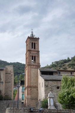Doğu Pyrenes 'in keşfi yaz aylarında, hala vahşi bölgede