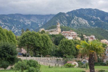 Doğu Pyrenes 'in keşfi yaz aylarında, hala vahşi bölgede