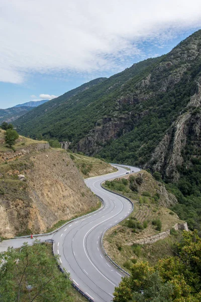 Découverte des Pyrénées orientales en été, région encore sauvage de — Photo