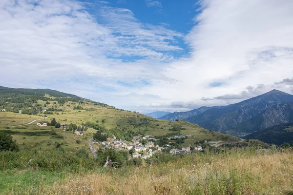 Scoperta delle Pirene orientali in estate, regione ancora selvaggia di — Foto Stock