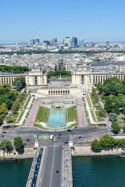 Yazın Fransa 'nın başkenti Paris ve anıtlarının ziyareti