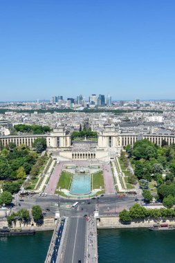 Yazın Fransa 'nın başkenti Paris ve anıtlarının ziyareti